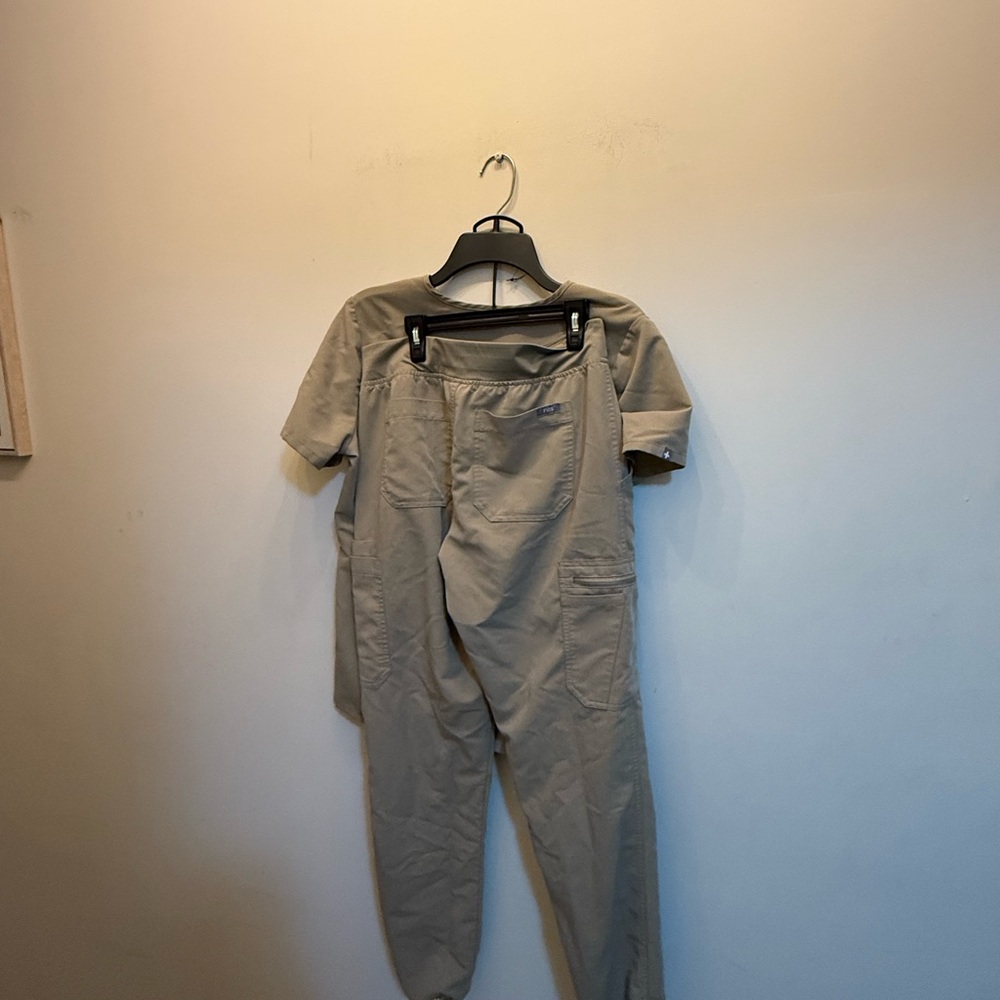 Tan Scrub Set - Picture 4 of 4